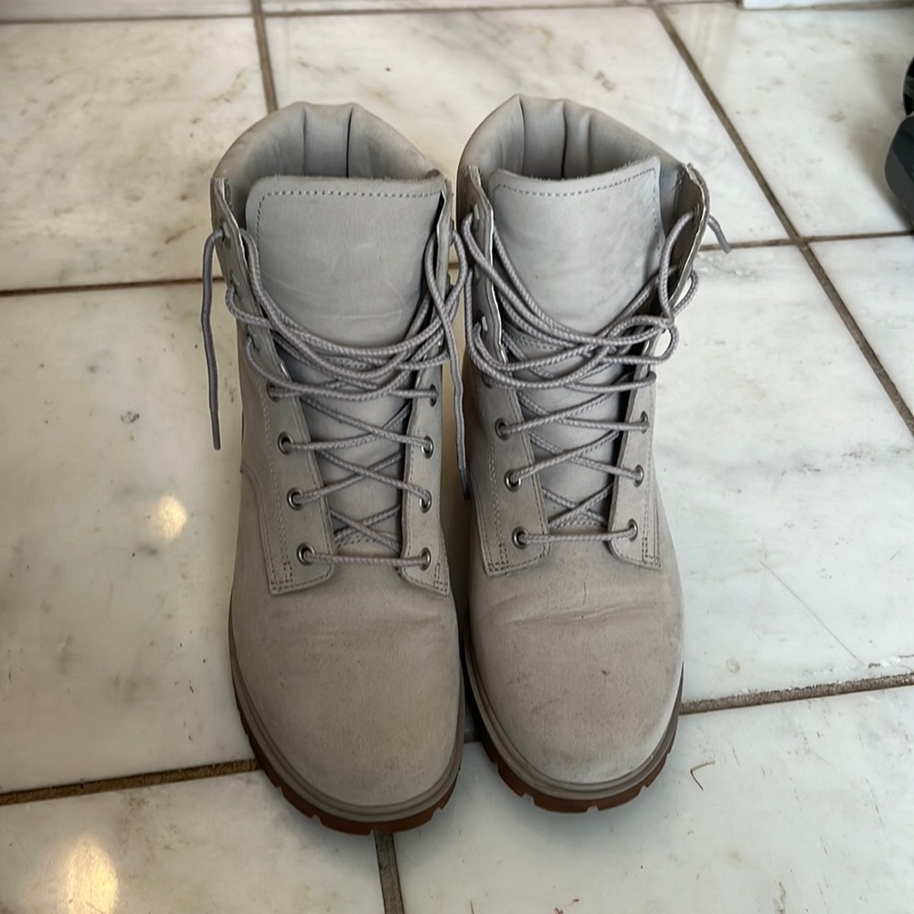 Lightly used gray Timberland boots size 6.5